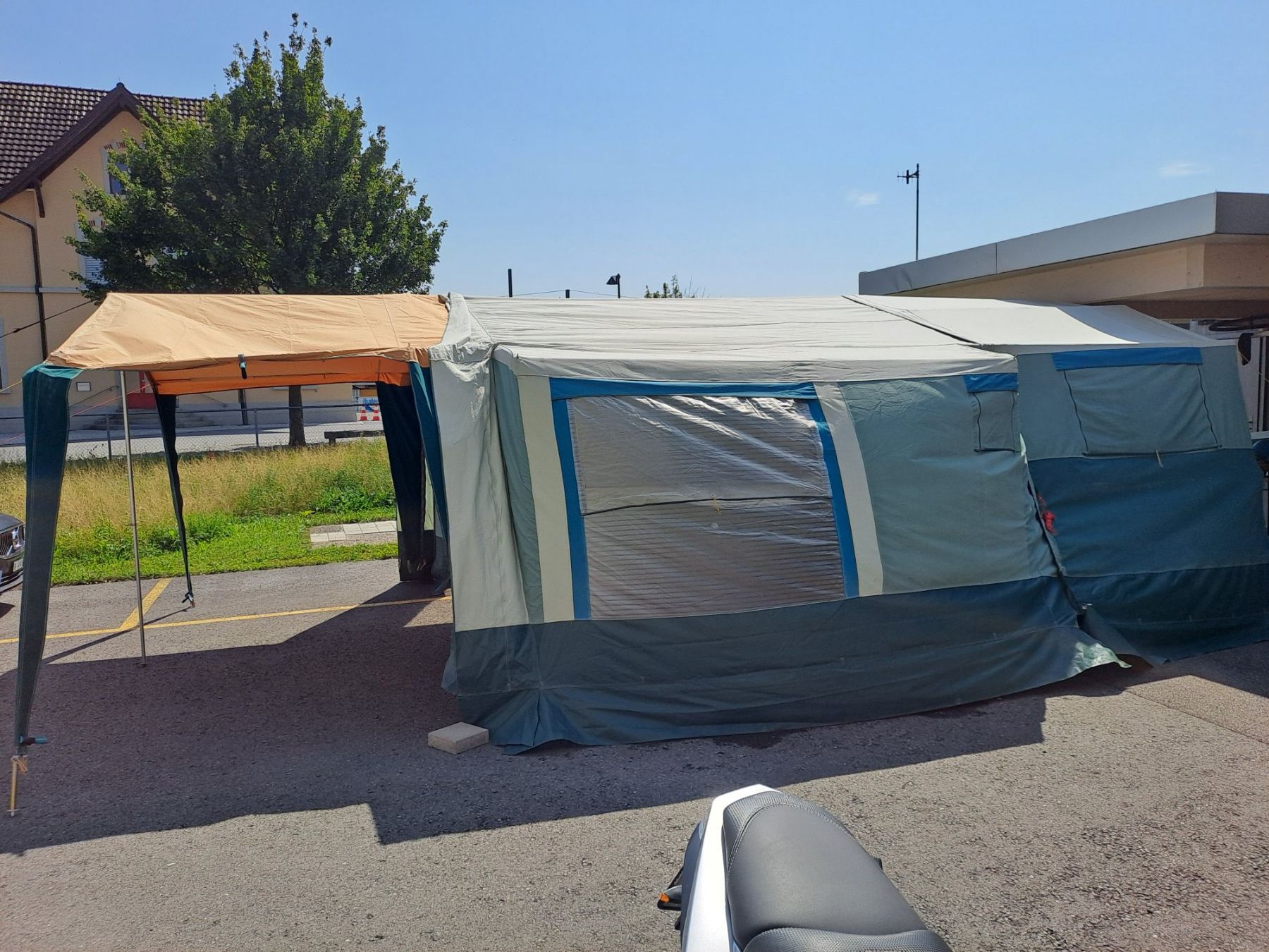 Veicoli da campeggio: Zeltklappanhänger Trigano – Usato da Oberriet SG venduto da Sfe1 1