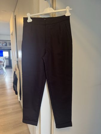 Stoffhose, Gr. 36, NEU