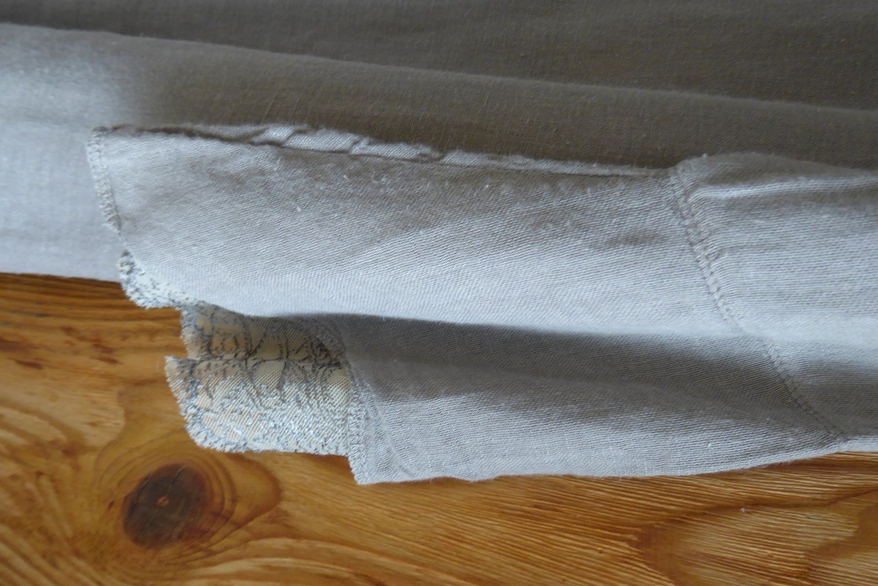Kleider: Romantisches Kleid Gr M 3/4 Arm mit Spitzen 50% Leinen – Gebraucht aus Sargans von Benziner 1
