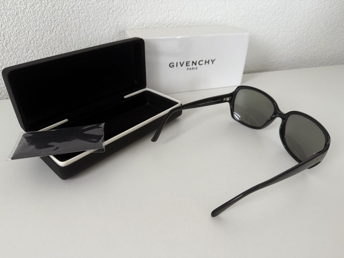 Givenchy Brillen & Gläser: Givenchy Damen Sonnenbrille (Original) – Neu und originalverpackt aus Lohn-Ammannsegg von nde_tx52 1