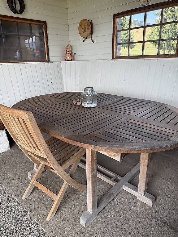 Set tavolo e sedie: Table en teck à rallonge – Usato da Gumefens venduto da Patfab