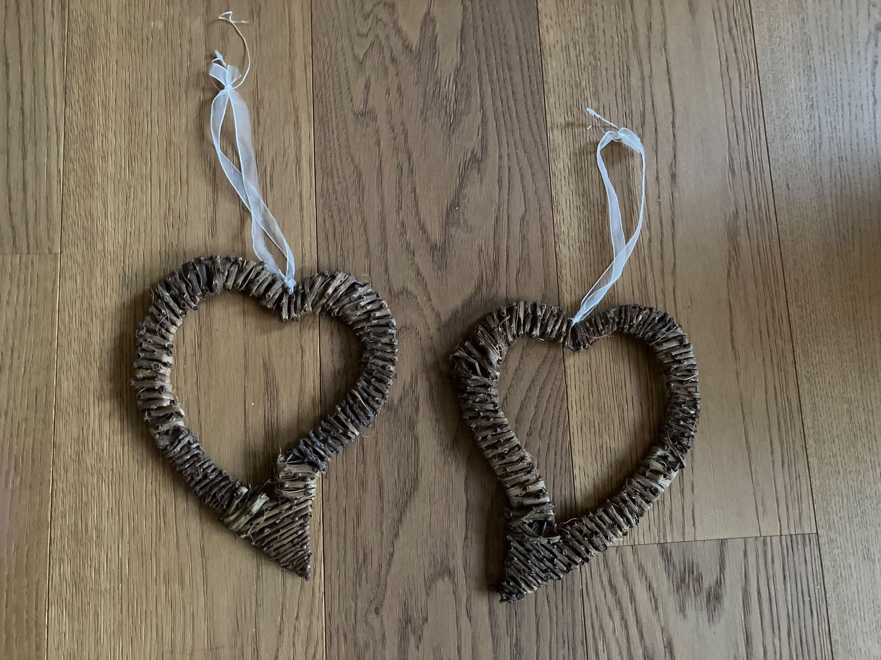 Tutte le decorazioni: 2 Herzen Dekoration – Usato da Unterägeri venduto da Bettsofa123