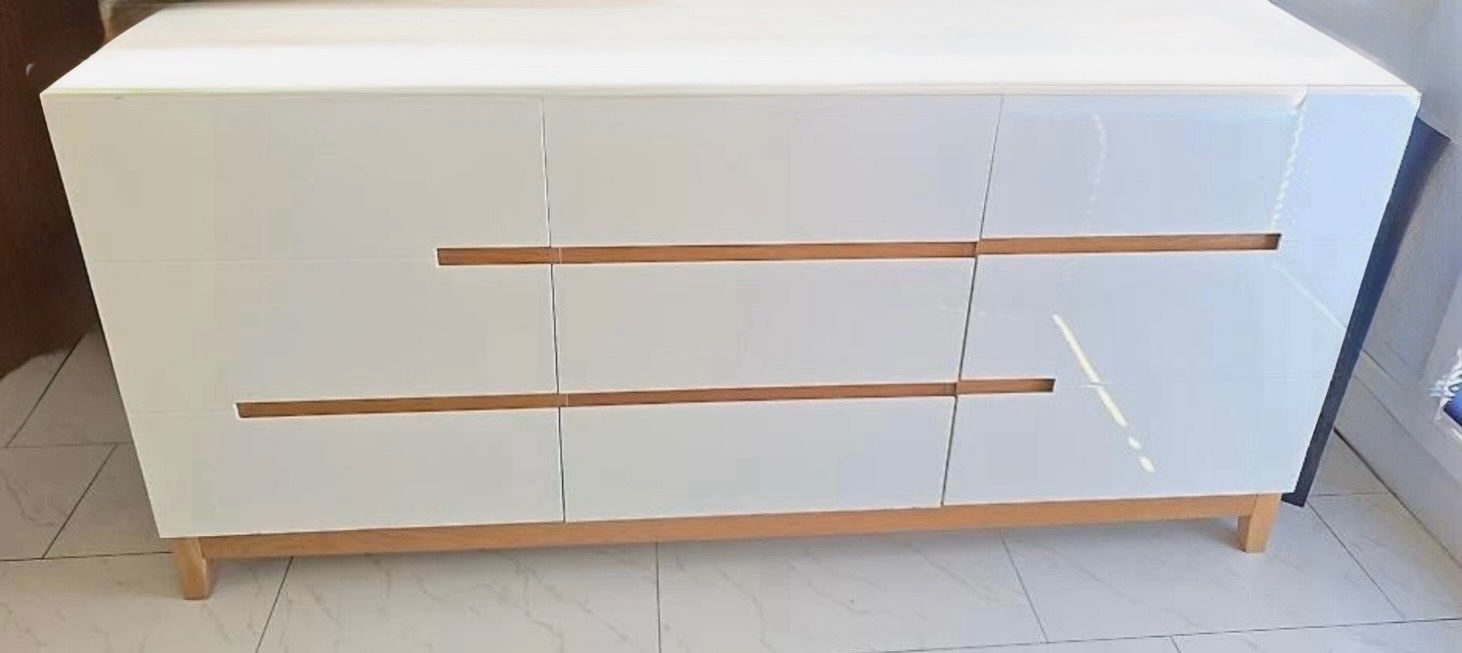 Cassettiere: moderne Hochglanzkommode mit Schubladen – Usato da Wolfhausen venduto da Anilemr