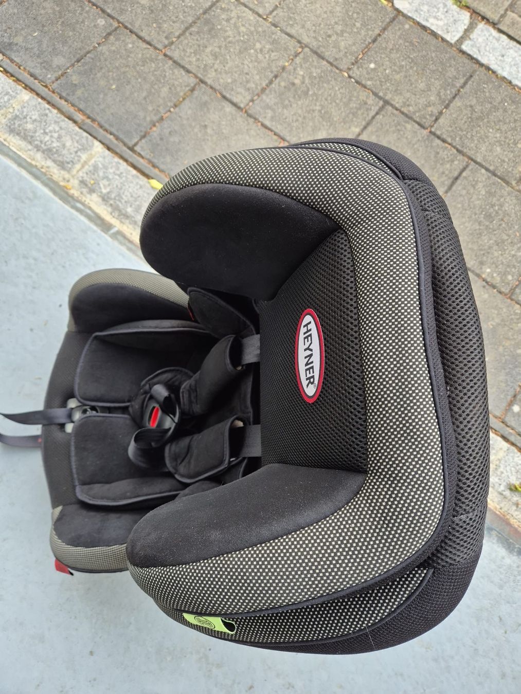 Auto-Kindersitze: HEYNER Capsula Multi Fix - Kindersitz Gruppe 1/2/3 gebraucht – Gebraucht aus Riedt b. Erlen von AndreasRohner92 2