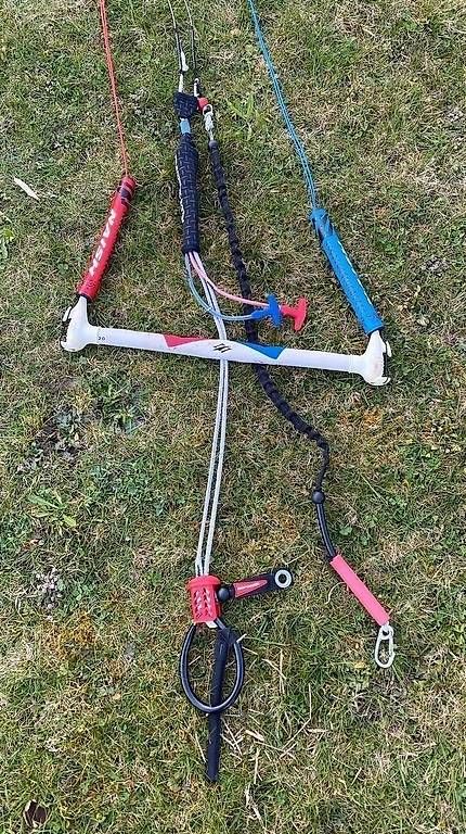 Aquilone: Kite NAISH Bolt 8m inkl neuer Bar – Usato da Ottikon venduto da Locomotive01 2