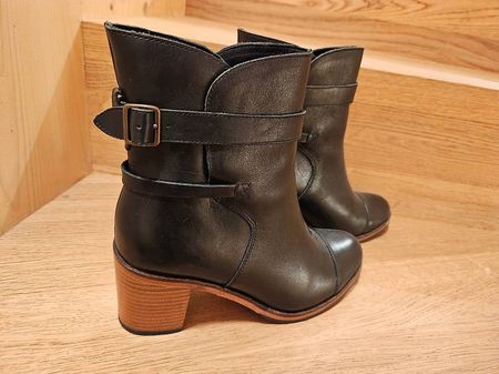 WOLVERINE 1000 Mile by Samantha Peet, 38