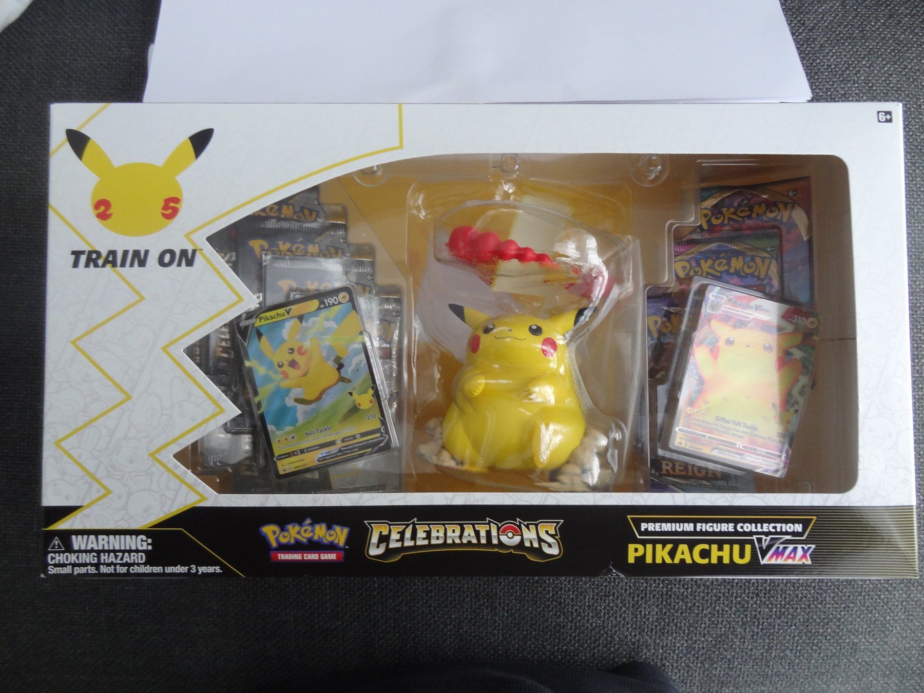 Pokémon Carte collezionabili: Pokémon Celebrations 25th Pikachu VMAX Figure Collection Box – Nuovo e nell'imballaggio originale da Lyss venduto da Famicom