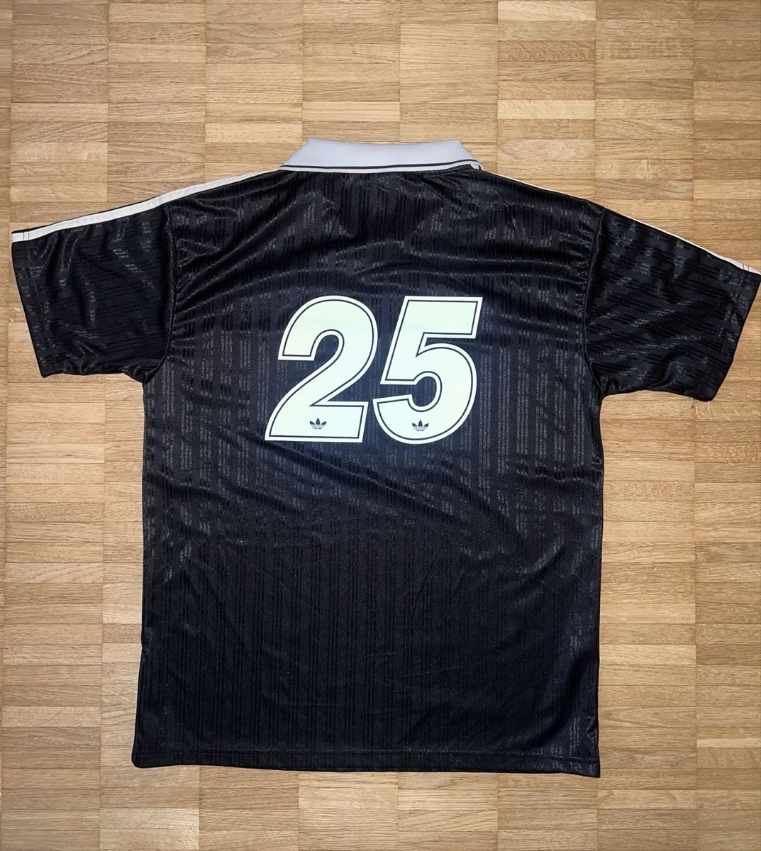 Adidas Leibchen & Hosen: Adidas x Oasis Tour – Gebraucht aus Zürich von dyl_5768 1