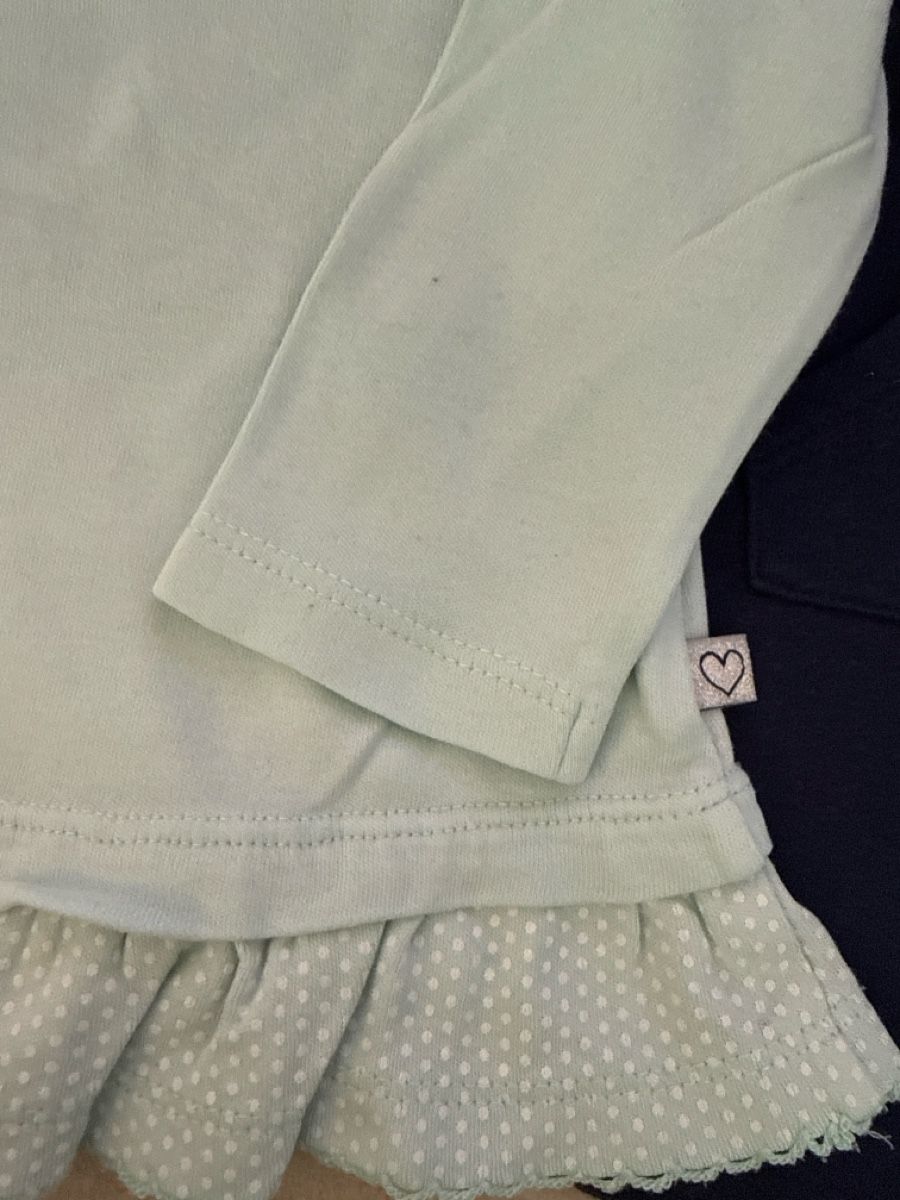 Kleiderpakete & -sets: 2 jolis petits hauts taille 2-4 mois – Gebraucht aus Crassier von GGblue23515 2