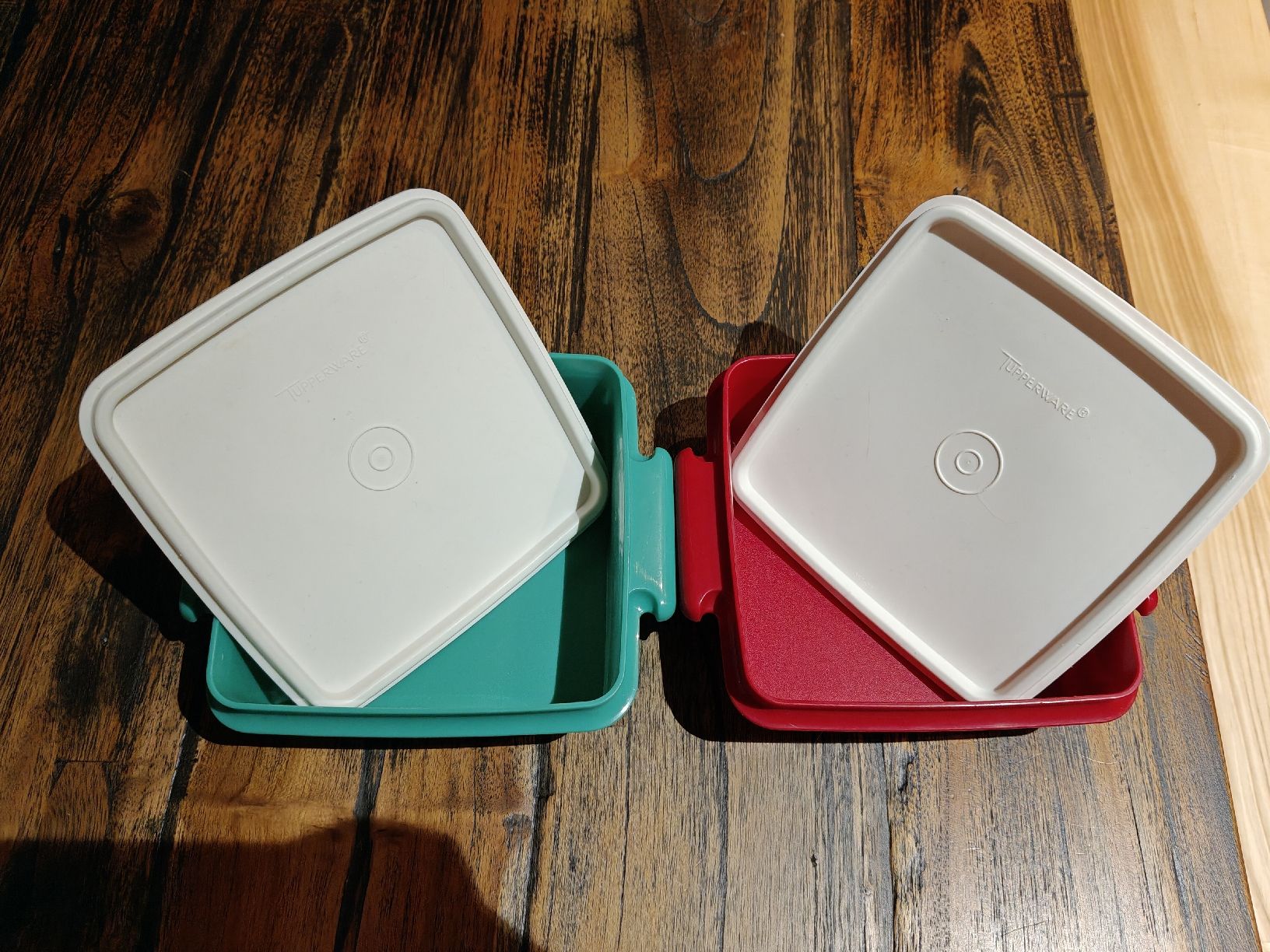 Altro in Decorazioni & Accessori: Lot de 2 boîtes Tupperware carrées vintage avec couvercles – Usato da Grugnay (Chamoson) venduto da Ultramab