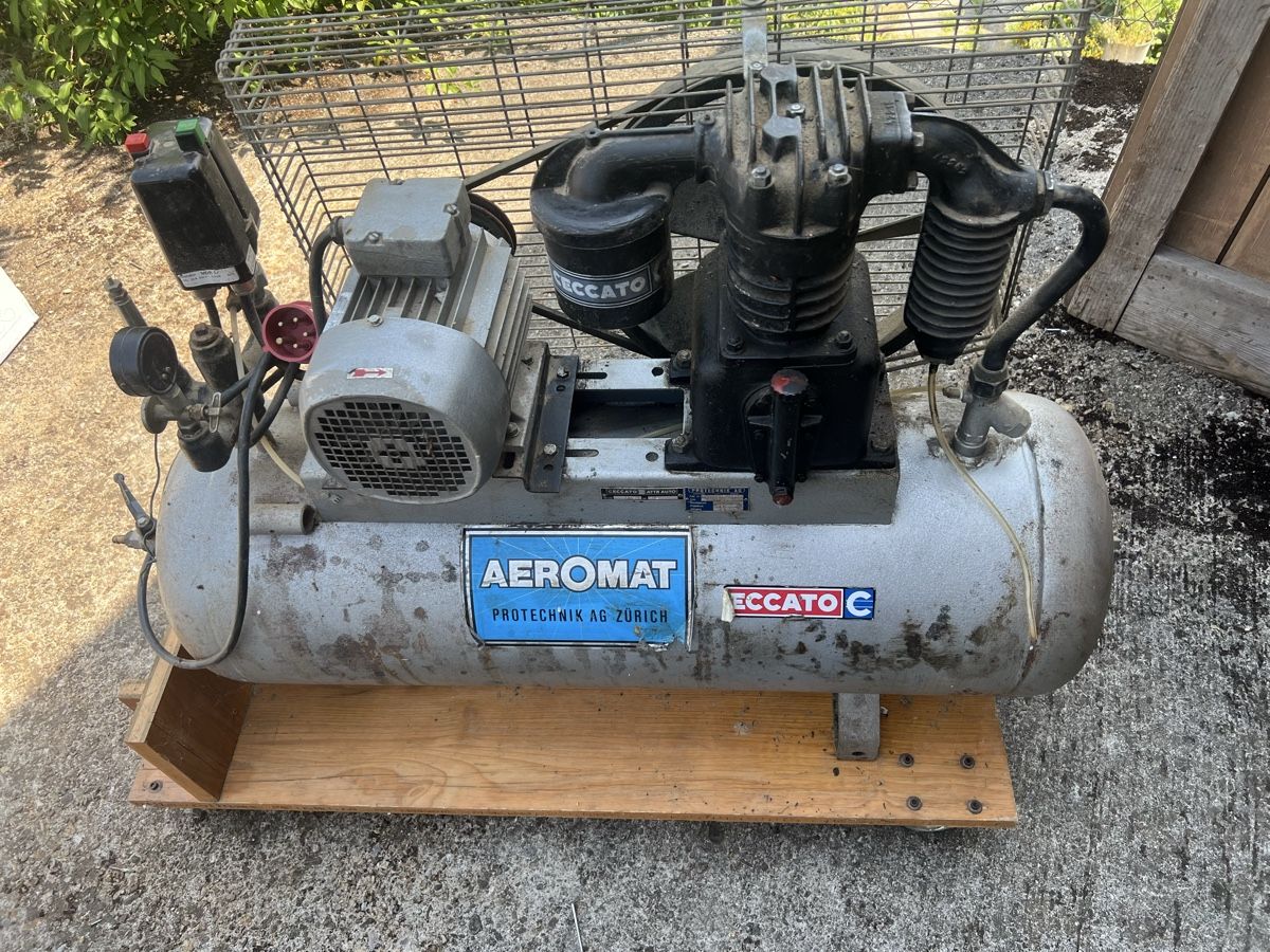 Compressori: Grosser Kompressor auf Rädern  – Usato da Dinhard venduto da Stahlguss