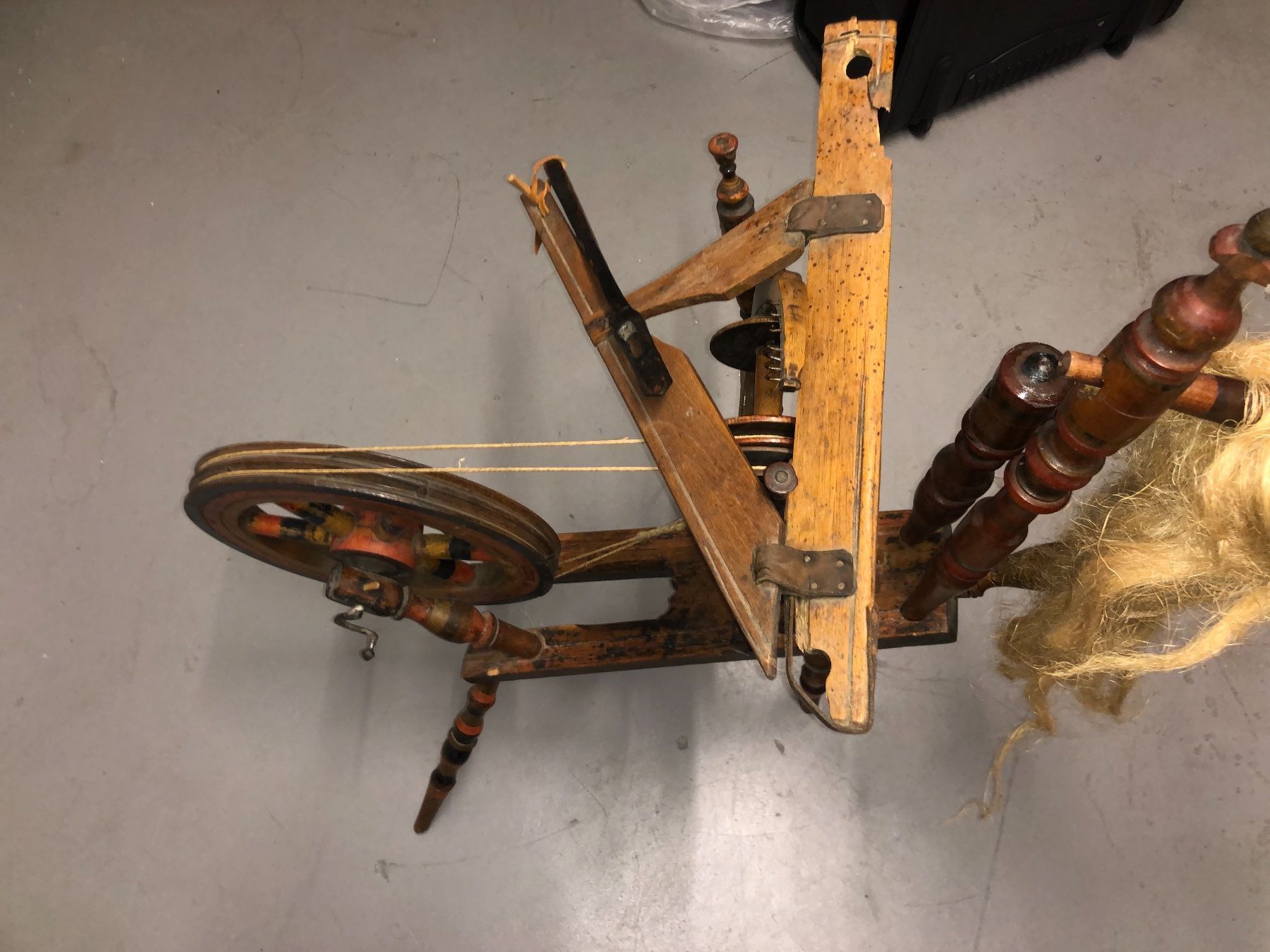 Ruote per filare: Antikes Spinnrad – Usato da Schlieren venduto da Flower5 2