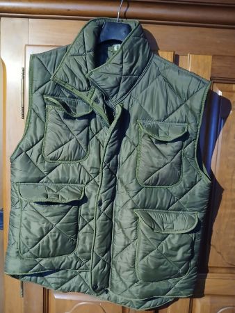 Gilet aus Schweizer Armeeschlafsack