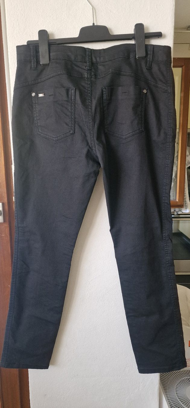 Pantaloni: Street One Hose schwarz 40/30 – Usato da Romanshorn venduto da REALJessiB 1