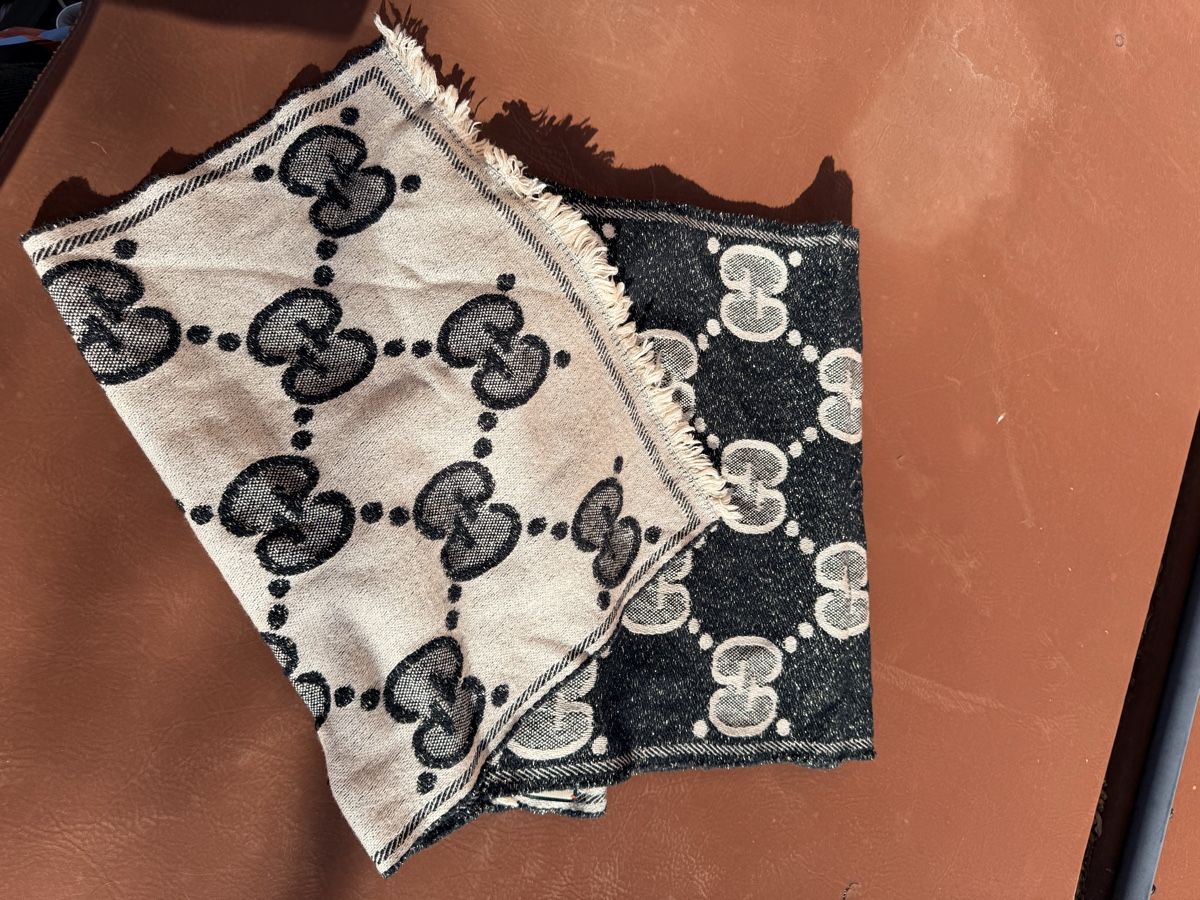 Gucci Foulard & Sciarpe: Écharpe Gucci très bon état! – Usato da Vétroz venduto da est_xyr5 1