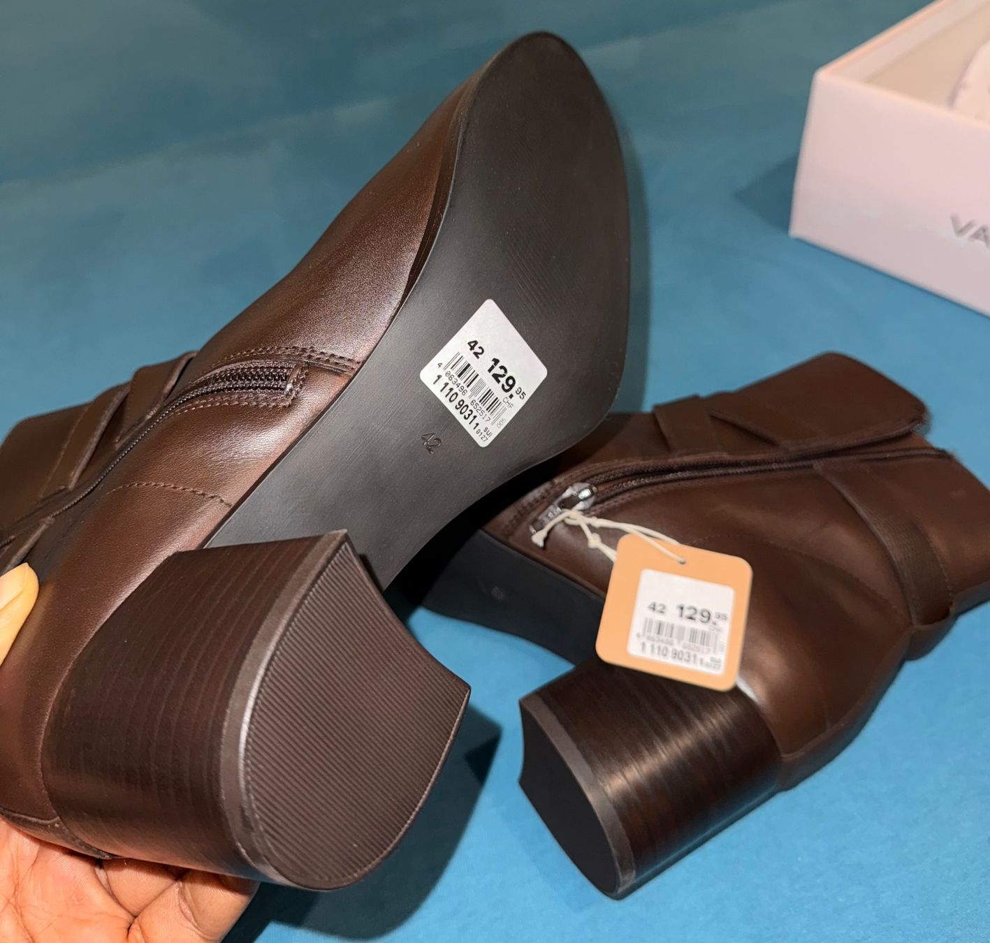 Damenschuhe: Bottines en cuir – Neu und originalverpackt aus Le Locle von tchanatakoua 1