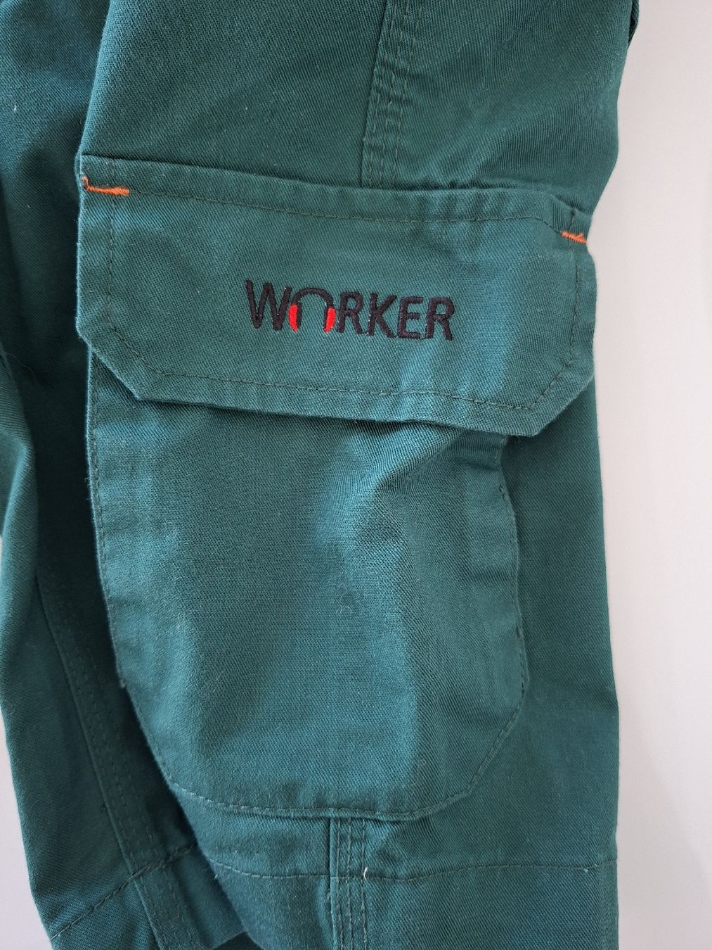 Pantaloni: Short WORKER taille M, couleur verte. Eté – Usato da Renens VD venduto da ser_j2fn 2