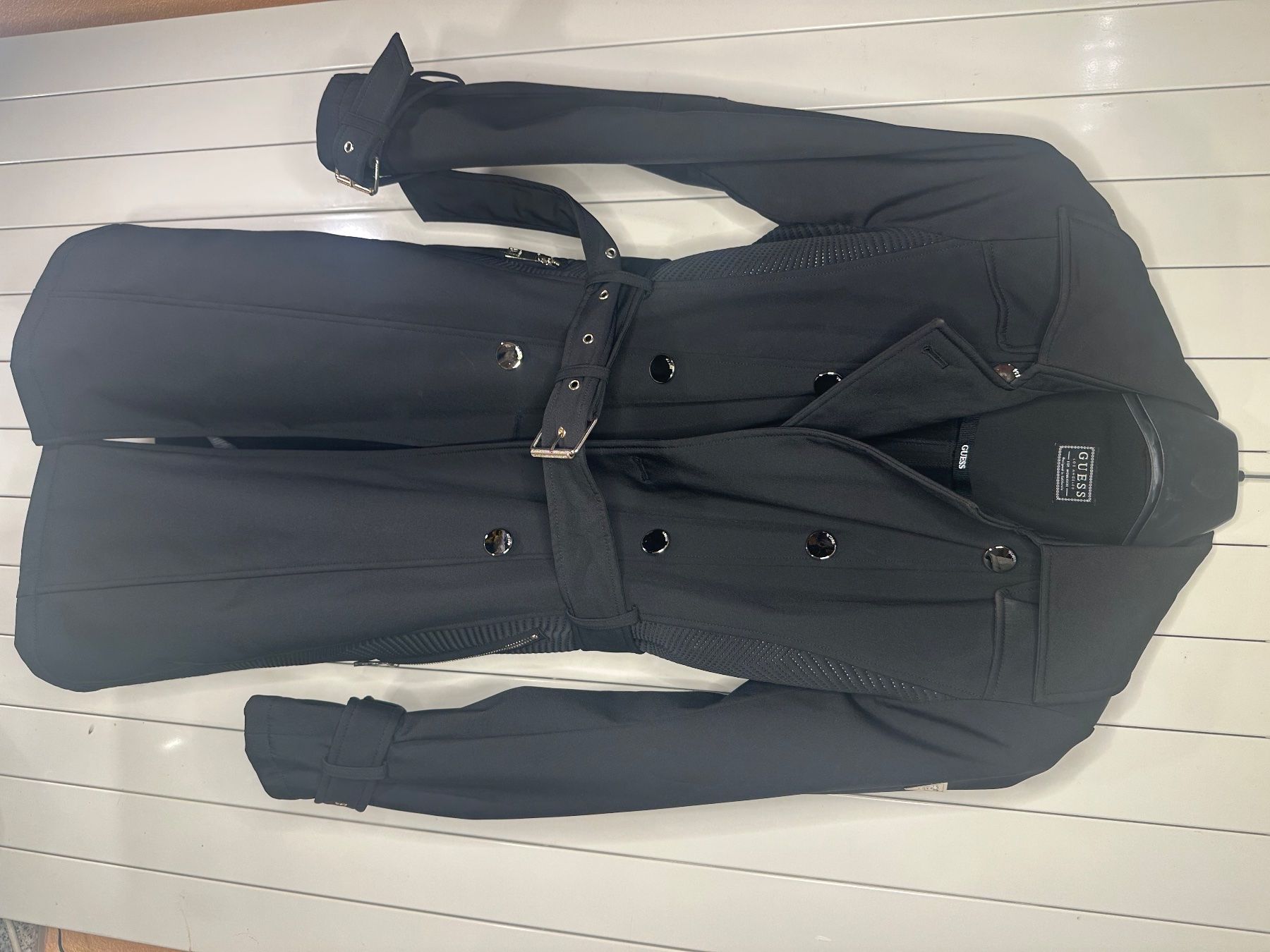 Guess Giacche: Trench-coat Guess - Noir – Nuovo e nell'imballaggio originale da Onex venduto da eri_jx6q