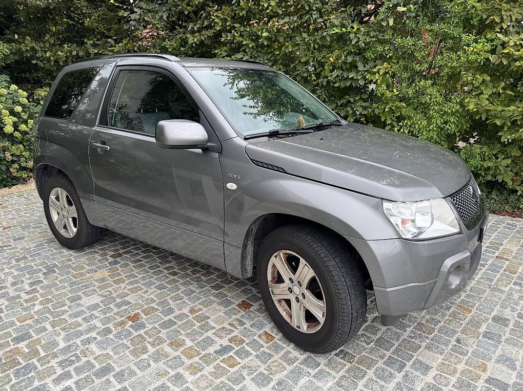 Autos: Robuster Geländewagen – Gebraucht aus Kaisten von voe_l62p
