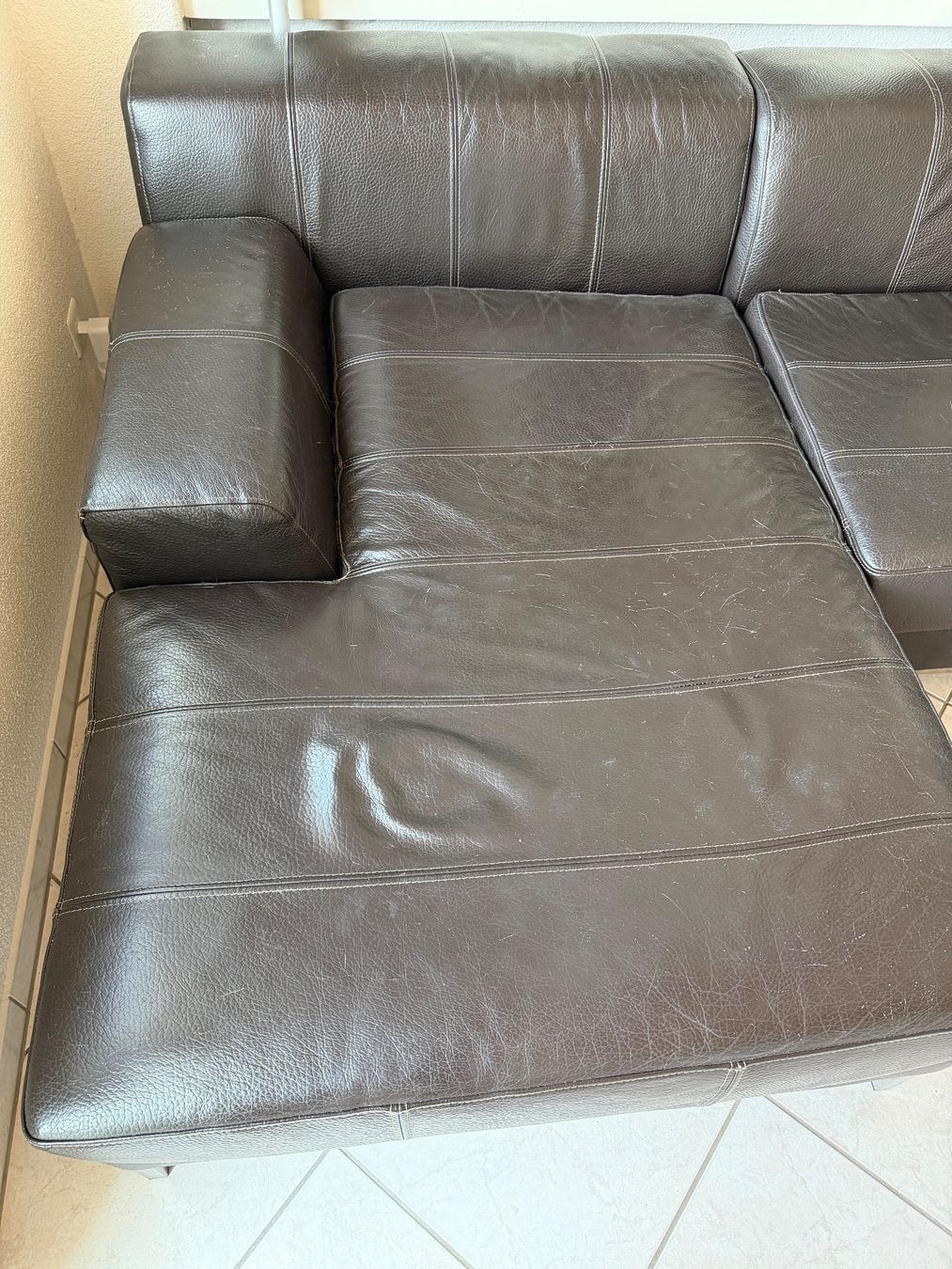 Ikea Divani: IKEA KRAMFORS Sofa mit Hocker - stark gebraucht – Usato da Grosswangen venduto da Swisslue 1