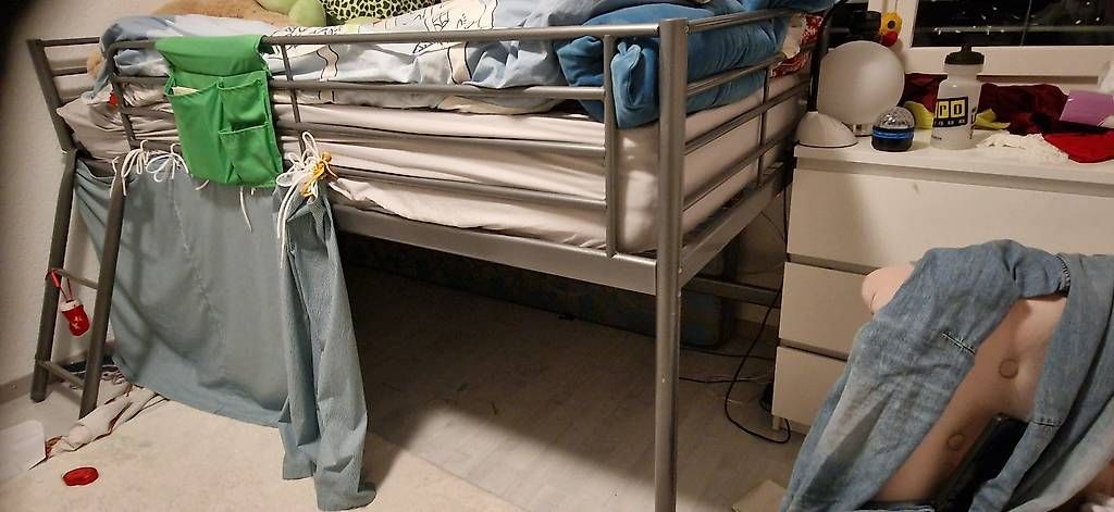 Letti: Stahl Bett - mit Vorhänge – Usato da Bonstetten venduto da RuteC