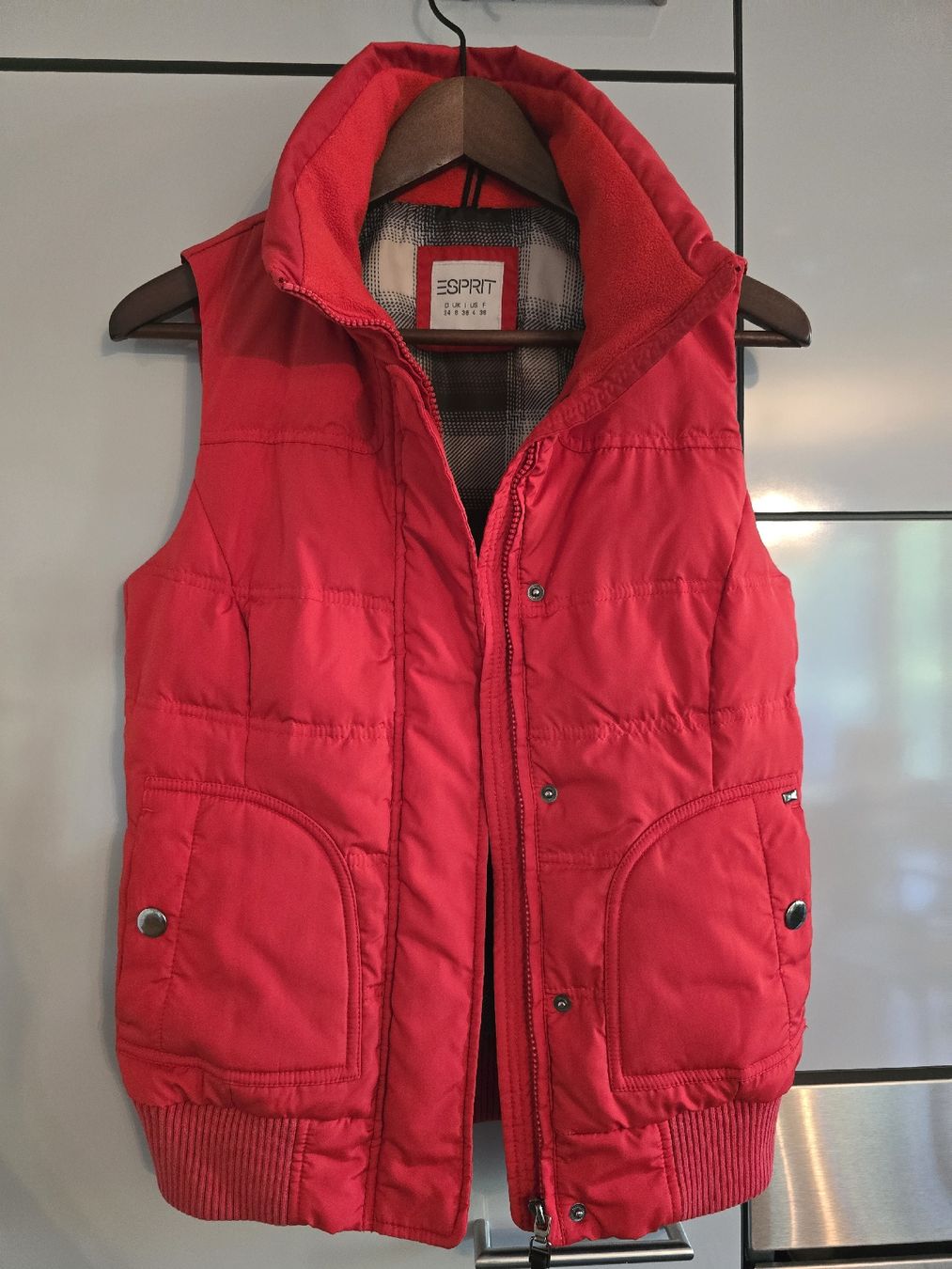 Esprit Gilet & Giacche senza maniche: Doudoune sans manches Esprit rouge – Nuovo (secondo la descrizione) da BERN venduto da froggyinternationale