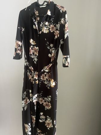 Kleid ONLY geblümt schwarz Grösse S neuwertig