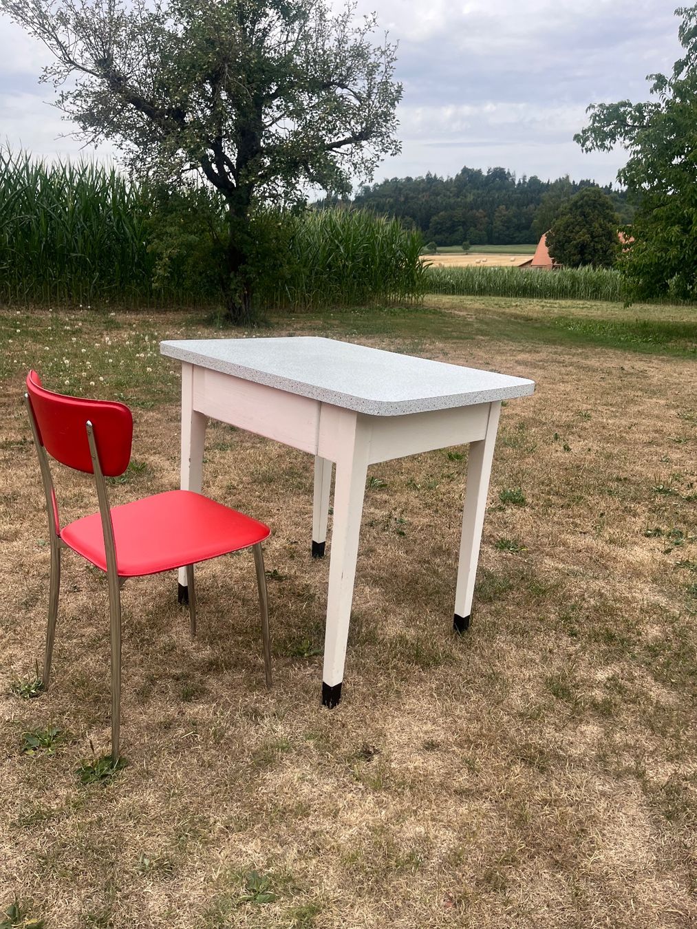 Tables: Küchentisch mit Schublade und Stuhl – D'occasion à Allmendingen b. BE par juair 7