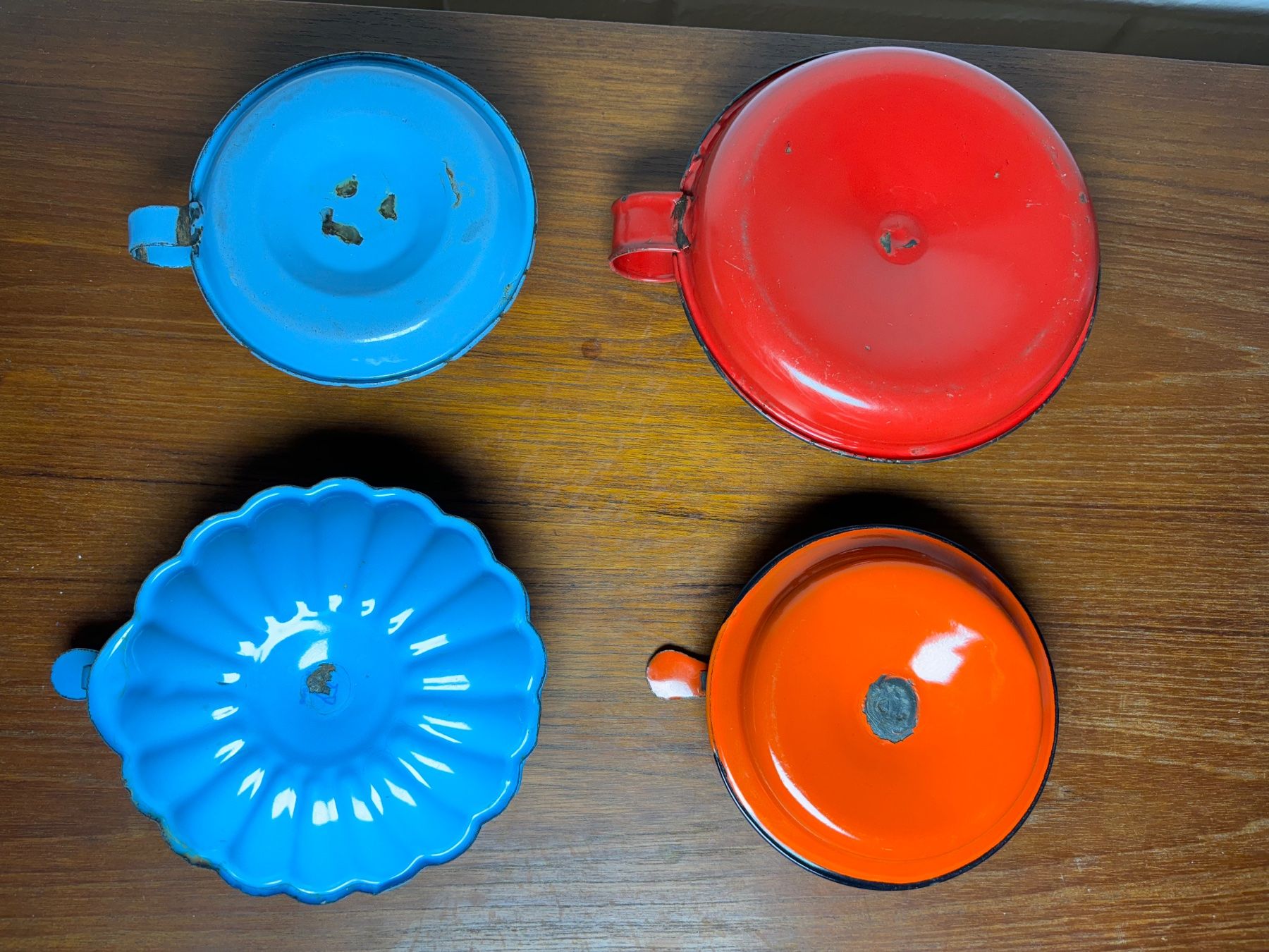 Tutte le decorazioni: Sammlung Emaillegegenstände Vintage – Usato da Hinwil venduto da DaniBachman 2