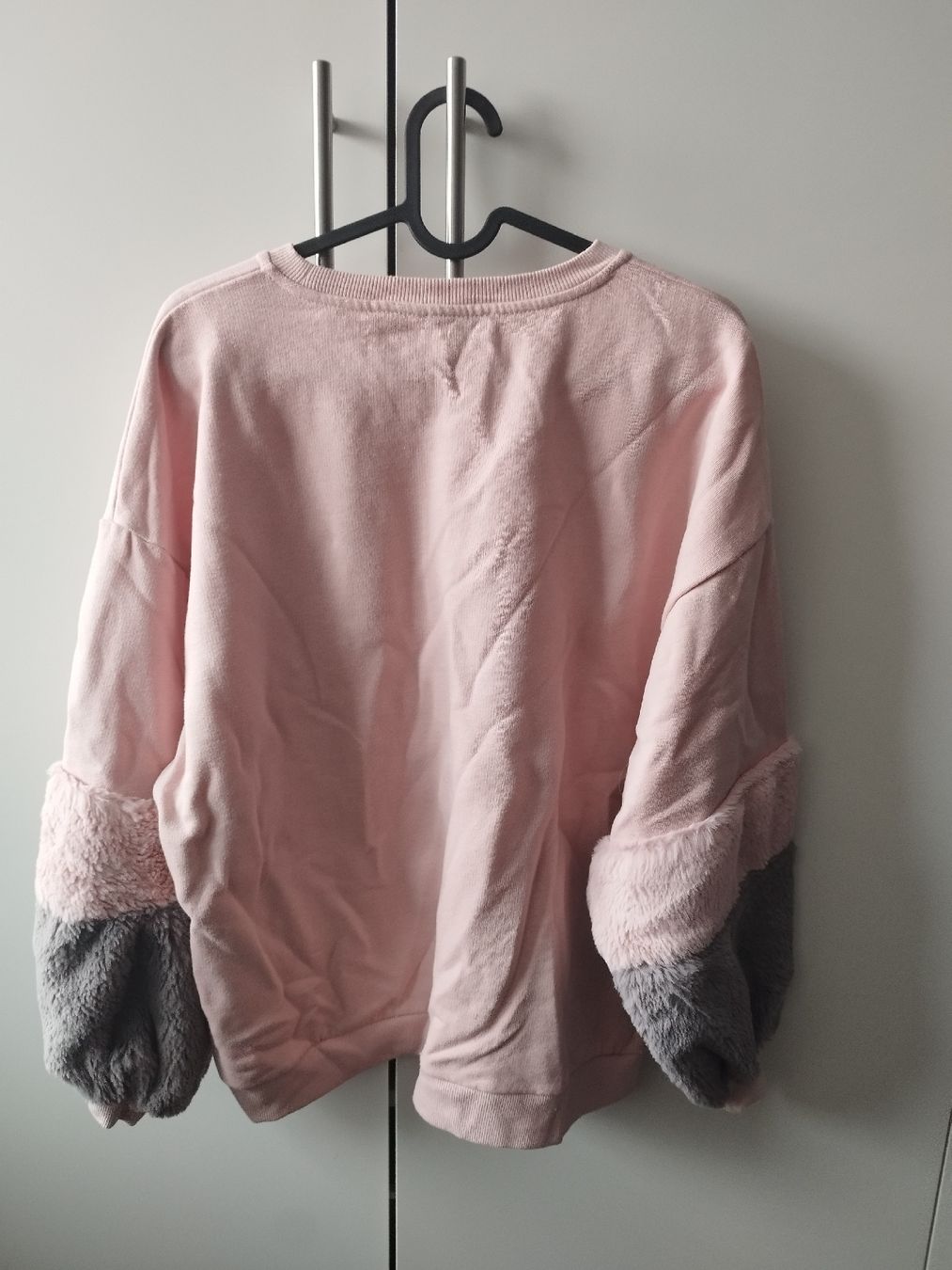 Maglioni & Felpe: Rosa Damen Oversize Pullover / Sweater mit Fellärmel, Gr. S – Usato da Bremgarten AG venduto da Annikaouh 1
