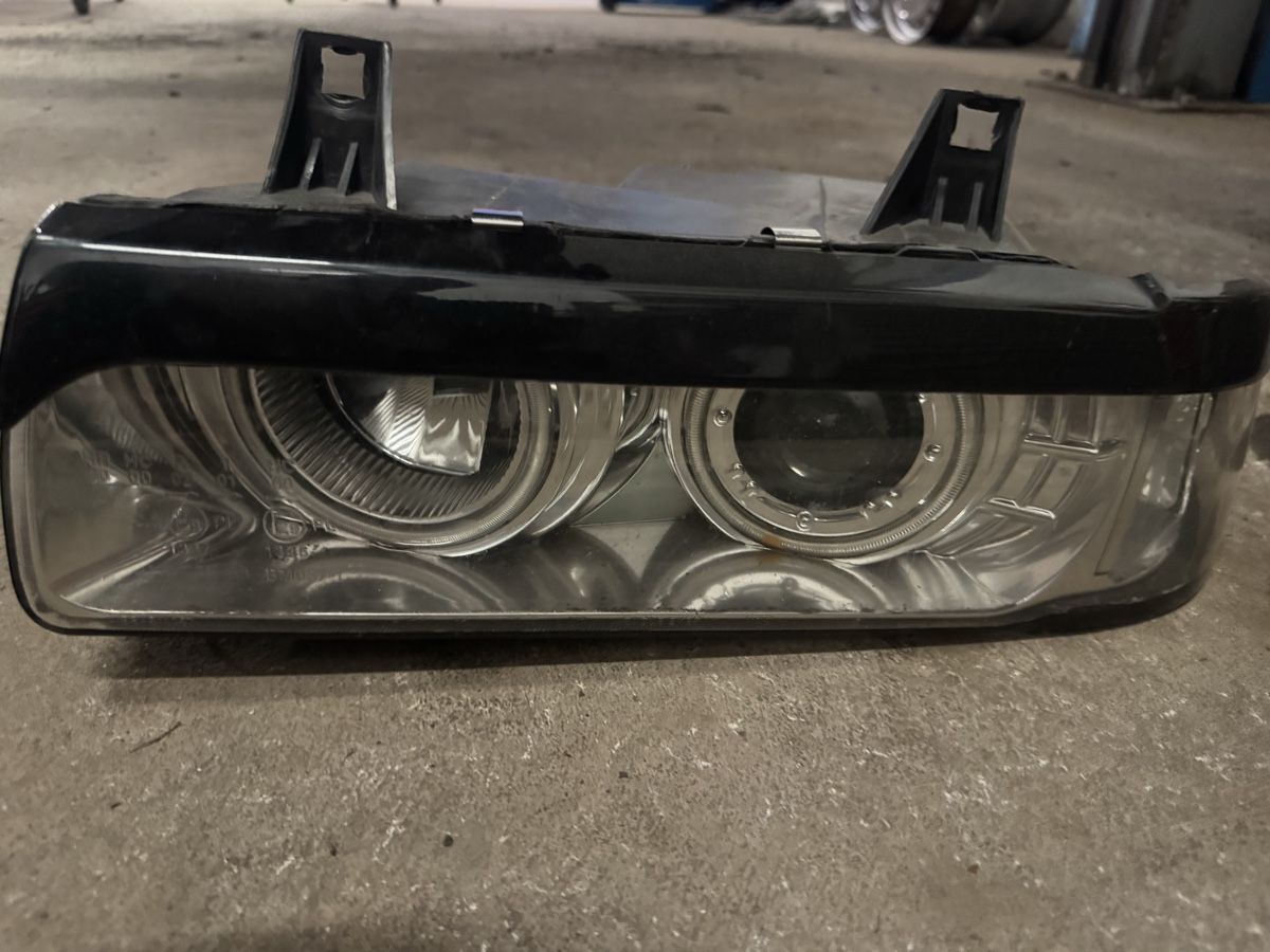 BMW Tutti pezzi di ricambio auto: Angle Eyes BMW E36 – Usato da Neuhausen am Rheinfall venduto da masorus 1
