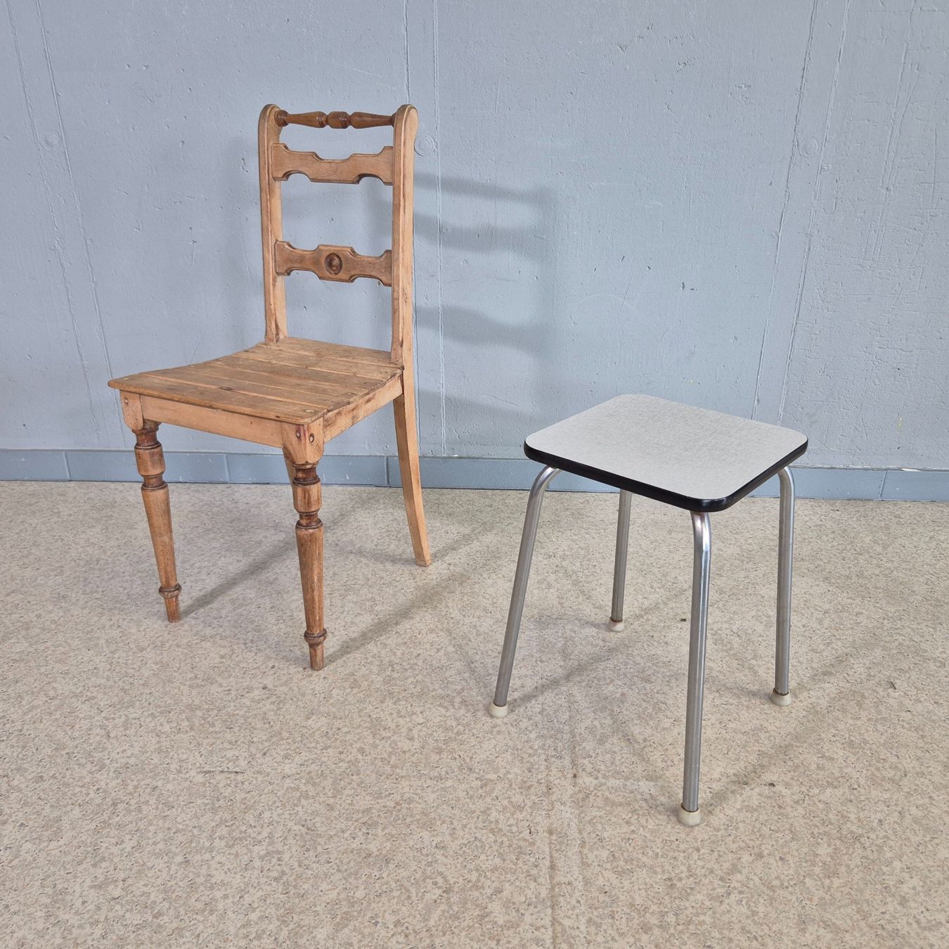 Sgabelli: Kelco Hocker Höcker Küchenhocker Tabouret grau – Usato da Nottwil venduto da Wondewa-Shop 1