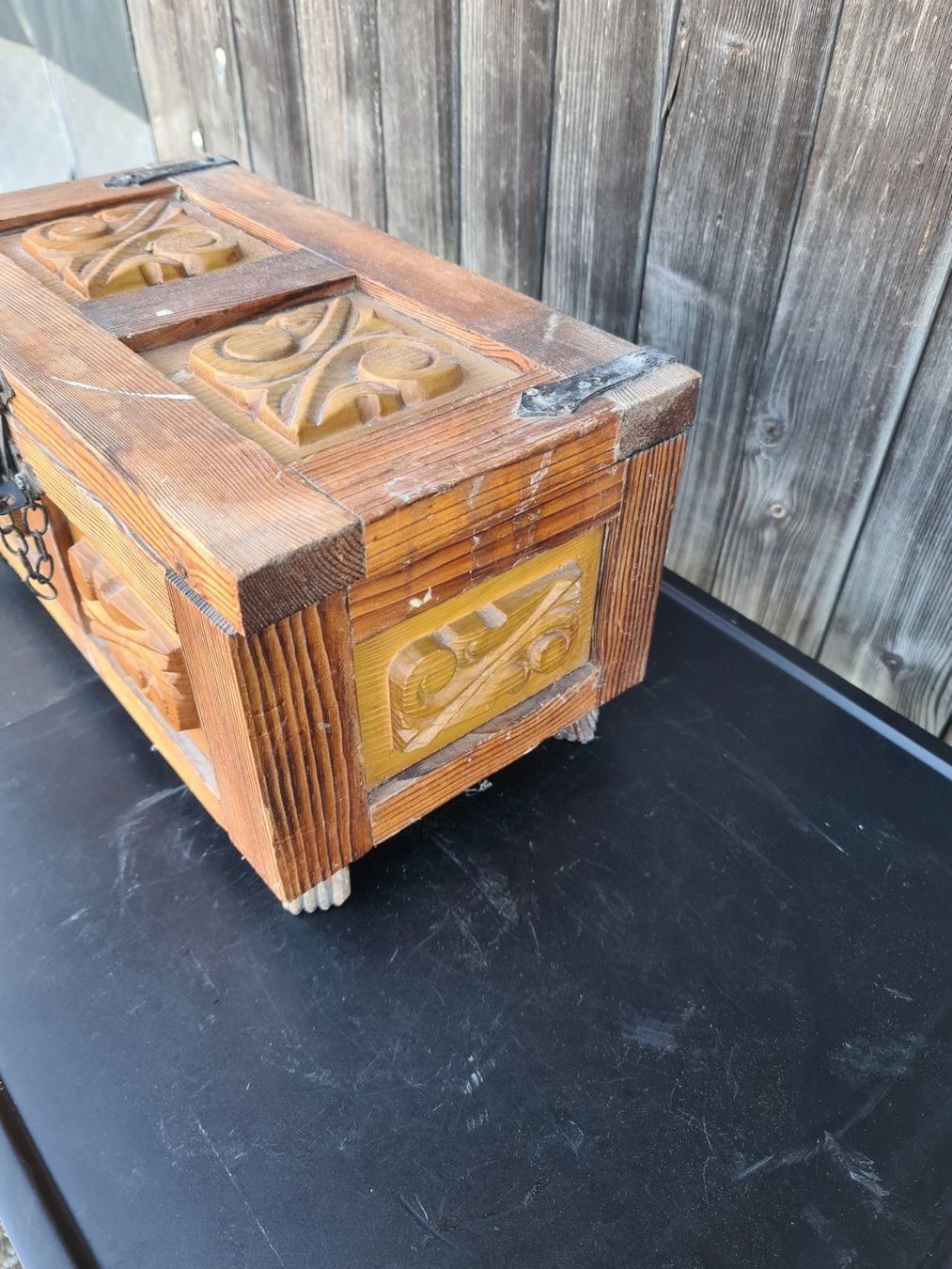 Cassapanche: Holz Truhe mit Schnitzerei - Schatzkiste – Usato da Niederlenz venduto da DaveDasWahnsinn 2