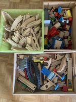 Grand lot de rails et trains en bois