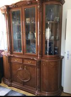 Prachtvolle Vitrine mit Glasfront