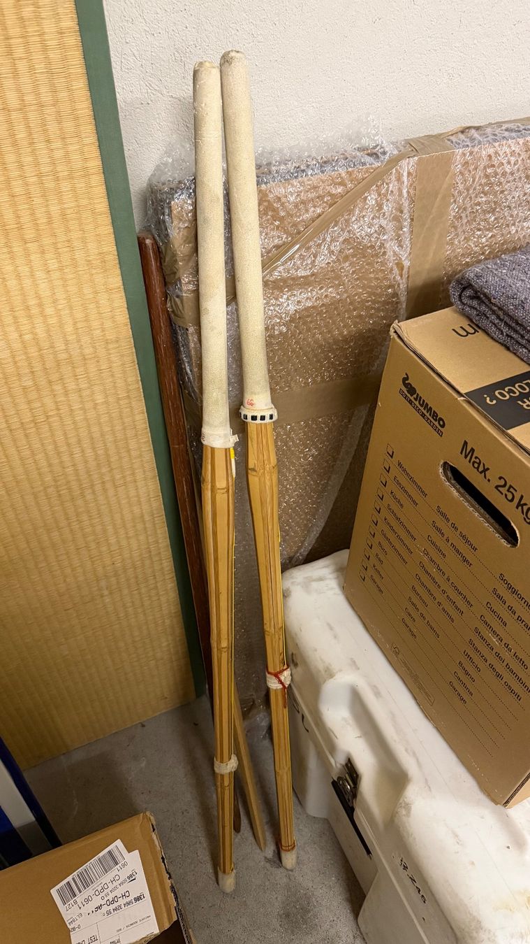 Altri accessori: lot de 4 epées en bois pour kendo – Usato da Crissier venduto da cluster2666 1