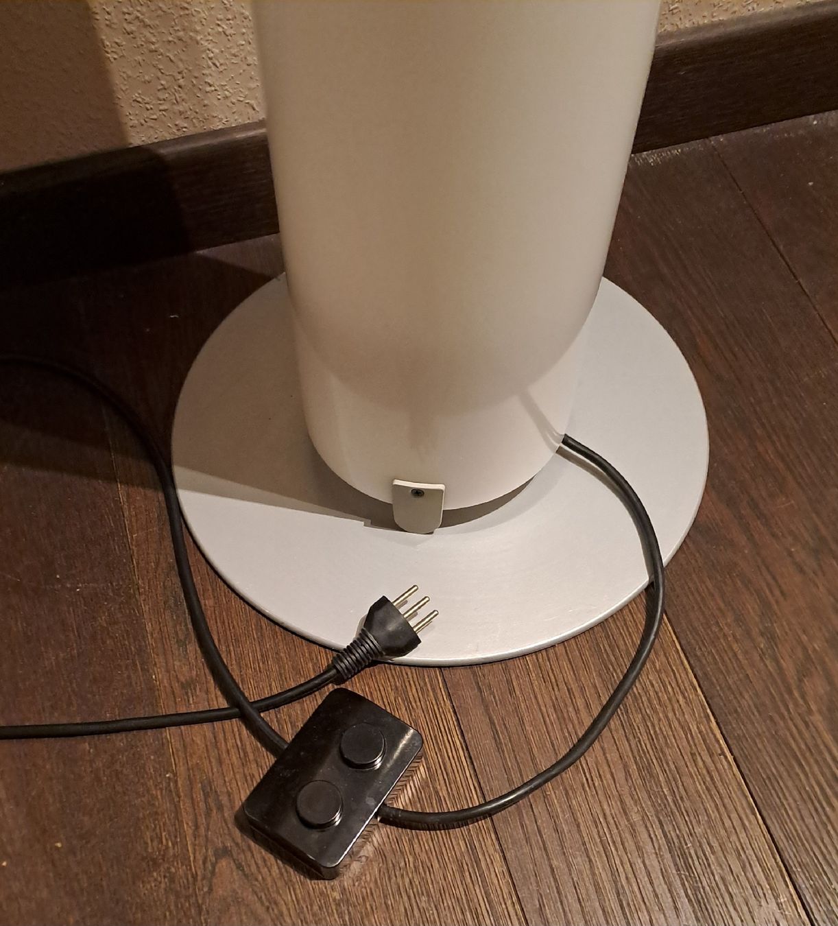 Flos Lampade: FLOS Stylos Stehleuchte – Usato da Zürich venduto da cla_pb5j 1