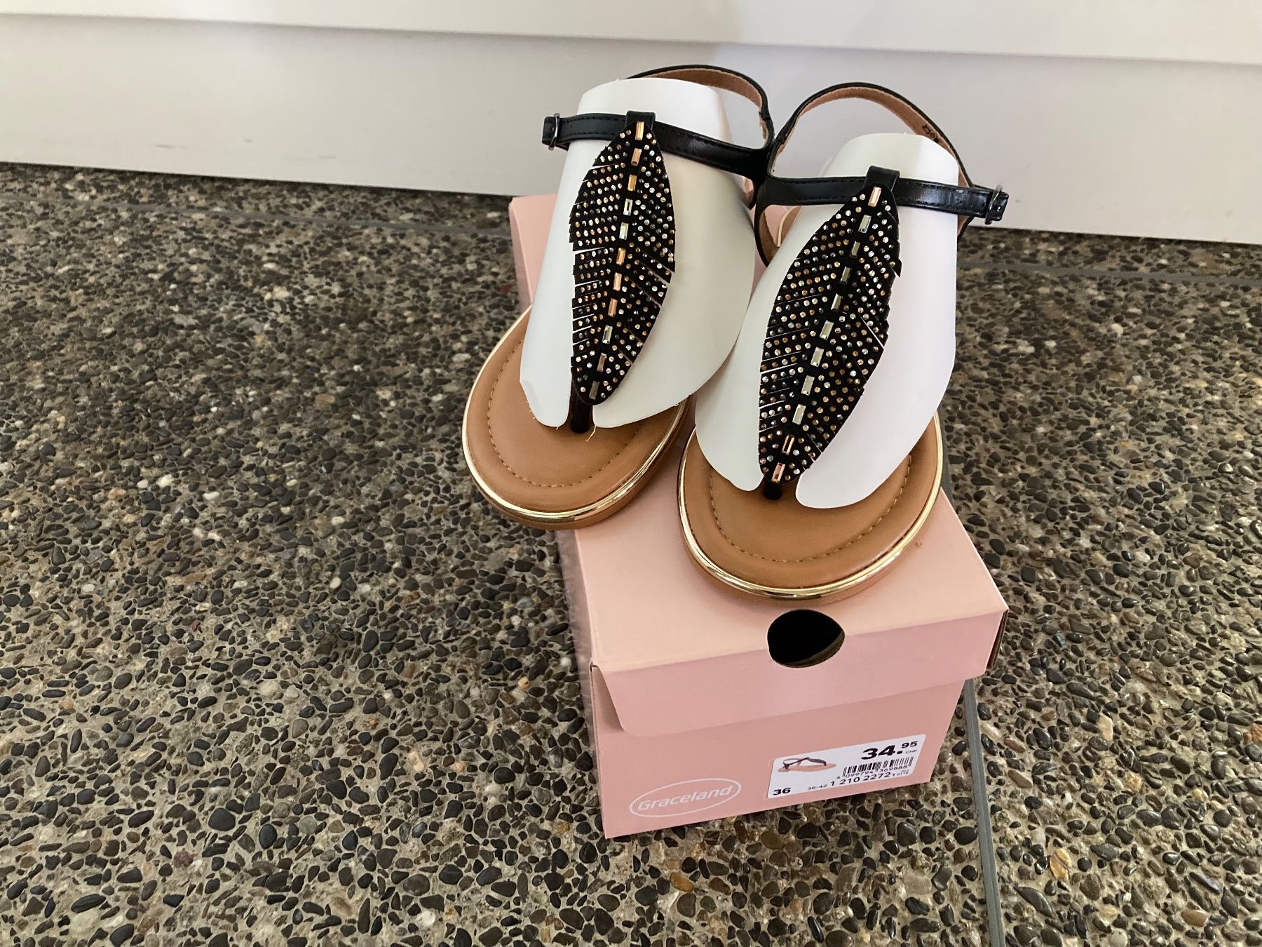 Scarpe per ragazze: Neue Sandalen Flipflop Gr. 36 – Nuovo e nell'imballaggio originale da Aetingen venduto da Nadinsky
