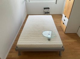 Bettrahmen + Lattenrost + Matratze