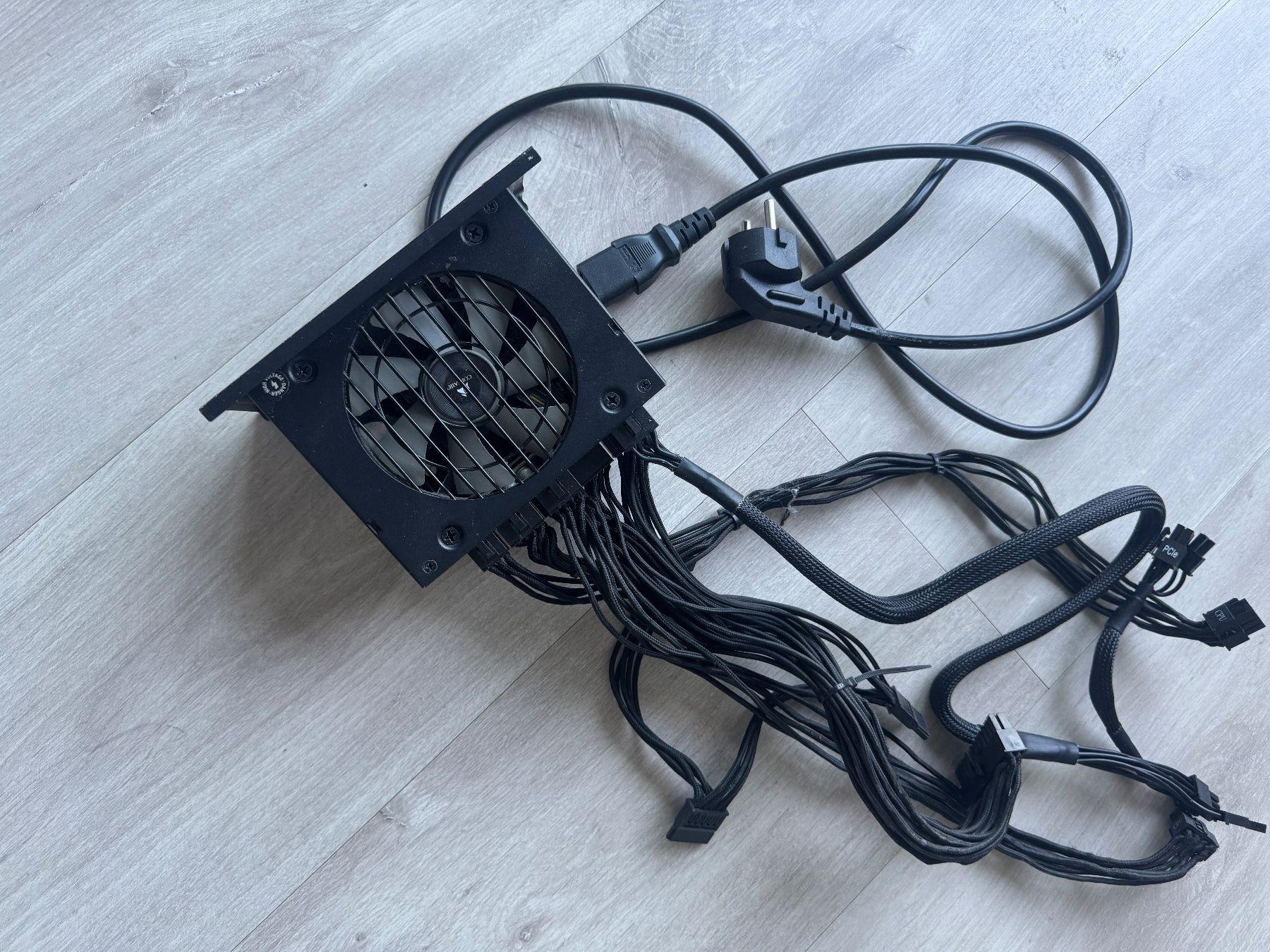Corsair Componenti elettronici: Corsair SF750 – Usato da Neuchatel venduto da Mr-Nobody 3