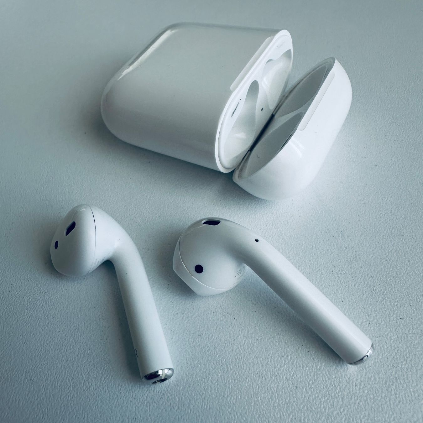 Apple Cuffie: Original Apple AirPods 2 Kopfhörer Wireless Lightning Kabel – Usato da Basel venduto da MY.AIRPODS.SHOP 2