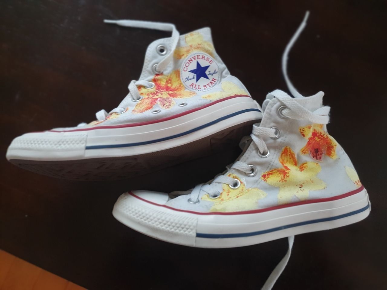 Scarpe da donna: Converse Chuck Taylor High Sneaker Blumenmuster gebraucht – Usato da Beromünster venduto da Balibon 2