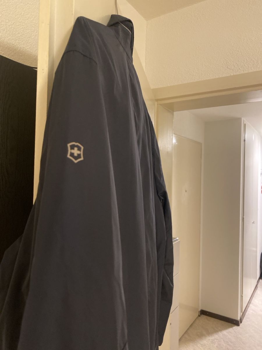 Cappotti: Victorinox Mantel gr L – Usato da Ibach venduto da Tina55 3