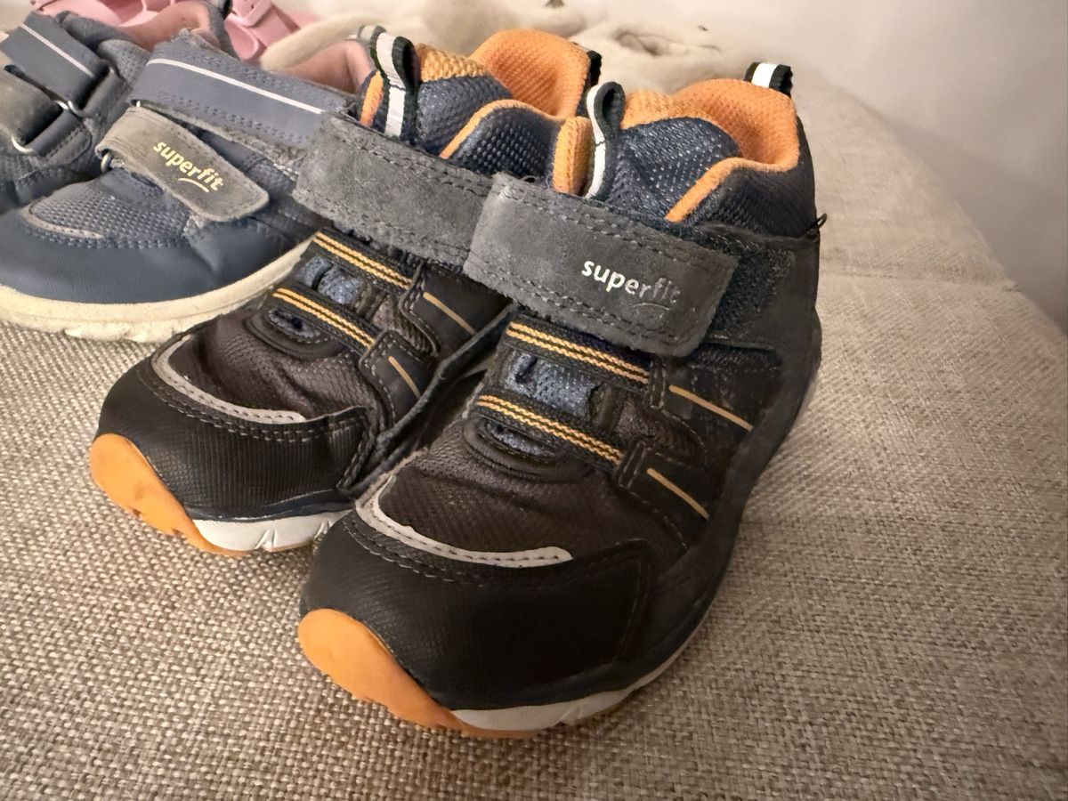 Scarpe per ragazzi: Kinderschuhe Paket Gr. 26 – Usato da Maur venduto da Heidi2.0 1