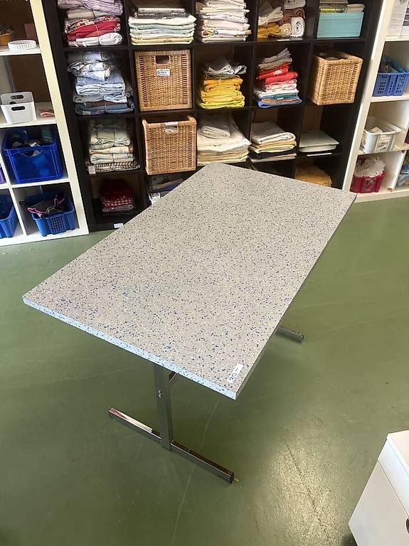 Tavoli: Vintage Tisch mit Chromgestell – Usato da Pratteln venduto da Cartonsducoeur_bl 2