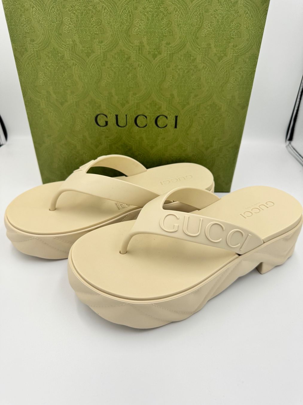 Gucci Scarpe da donna: Gucci Flip Flop Grösse 37 – Nuovo e nell'imballaggio originale da Wiedlisbach venduto da Sistershop