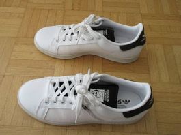 Neue weisse Adidas Sneaker, La Marque aux 3 Bandes, Gr.UK7