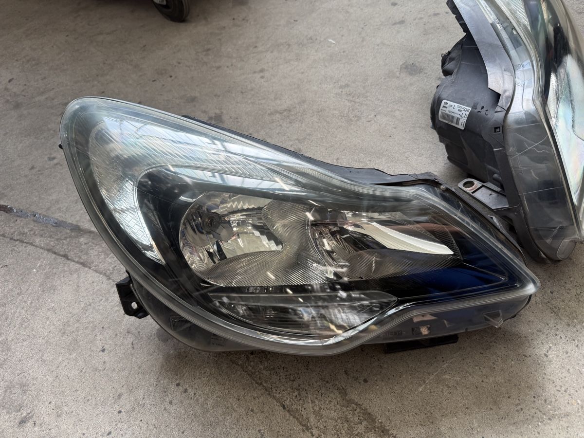 Opel Tutti pezzi di ricambio auto: Opel Corsa D Scheinwerfer – Usato da Schaffhausen venduto da sabdiu 2