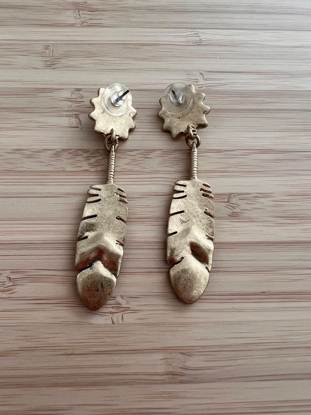 Orecchini pendenti & Orecchini a lobo: Multicolor feather-shaped drop earrings – Nuovo (secondo la descrizione) da Genève venduto da Ballpencase 3