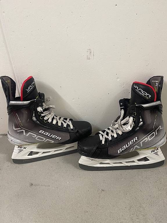 Crosses & Cannes: Eishockey-Set Senior: Bauer Hyperlite + 10 Teile – D'occasion à Horw par Aliyah006 2